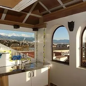 Golondrinas De La Alhambra Granada